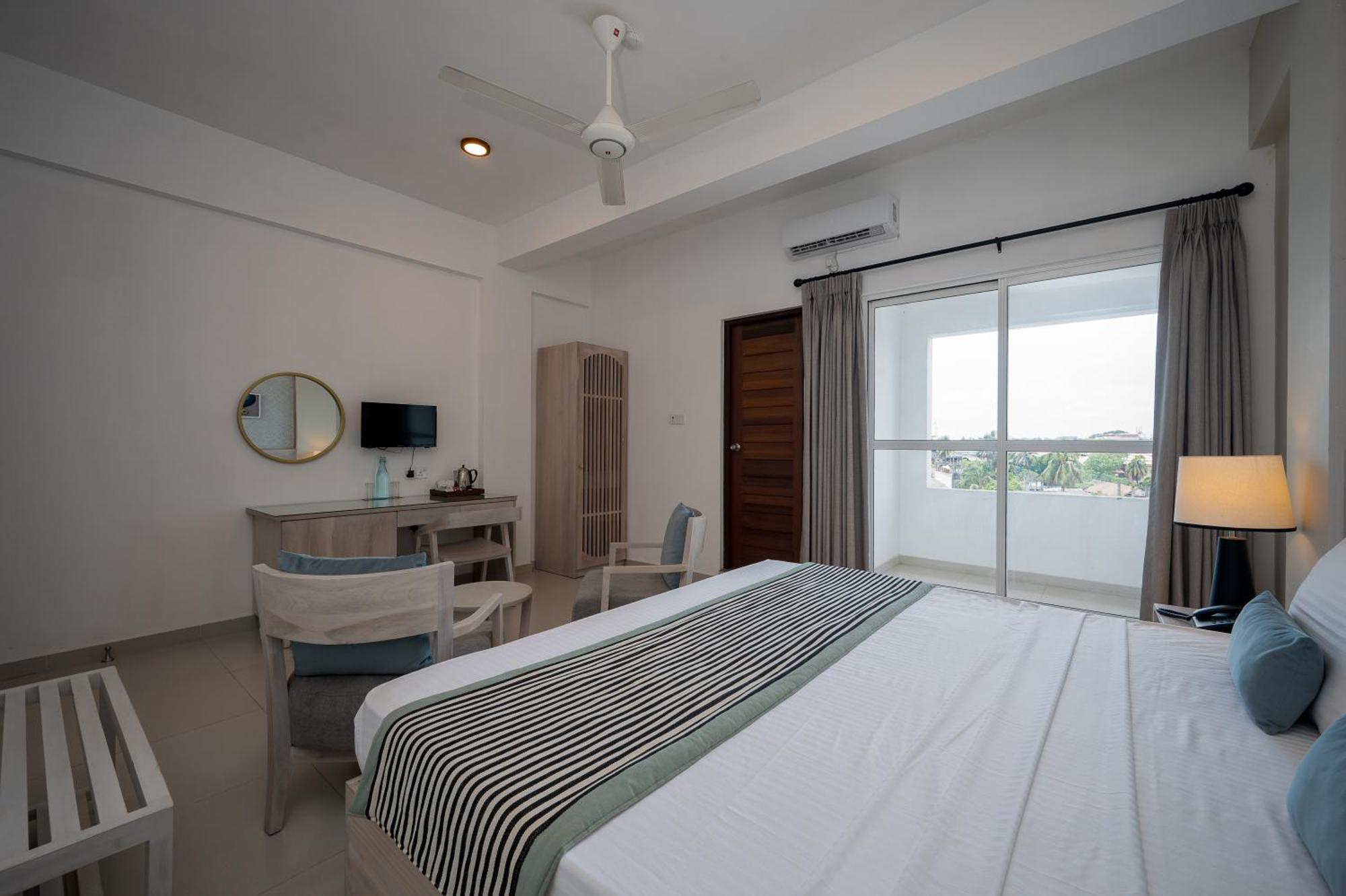 Hotel Oviya Vavuniya Exterior photo