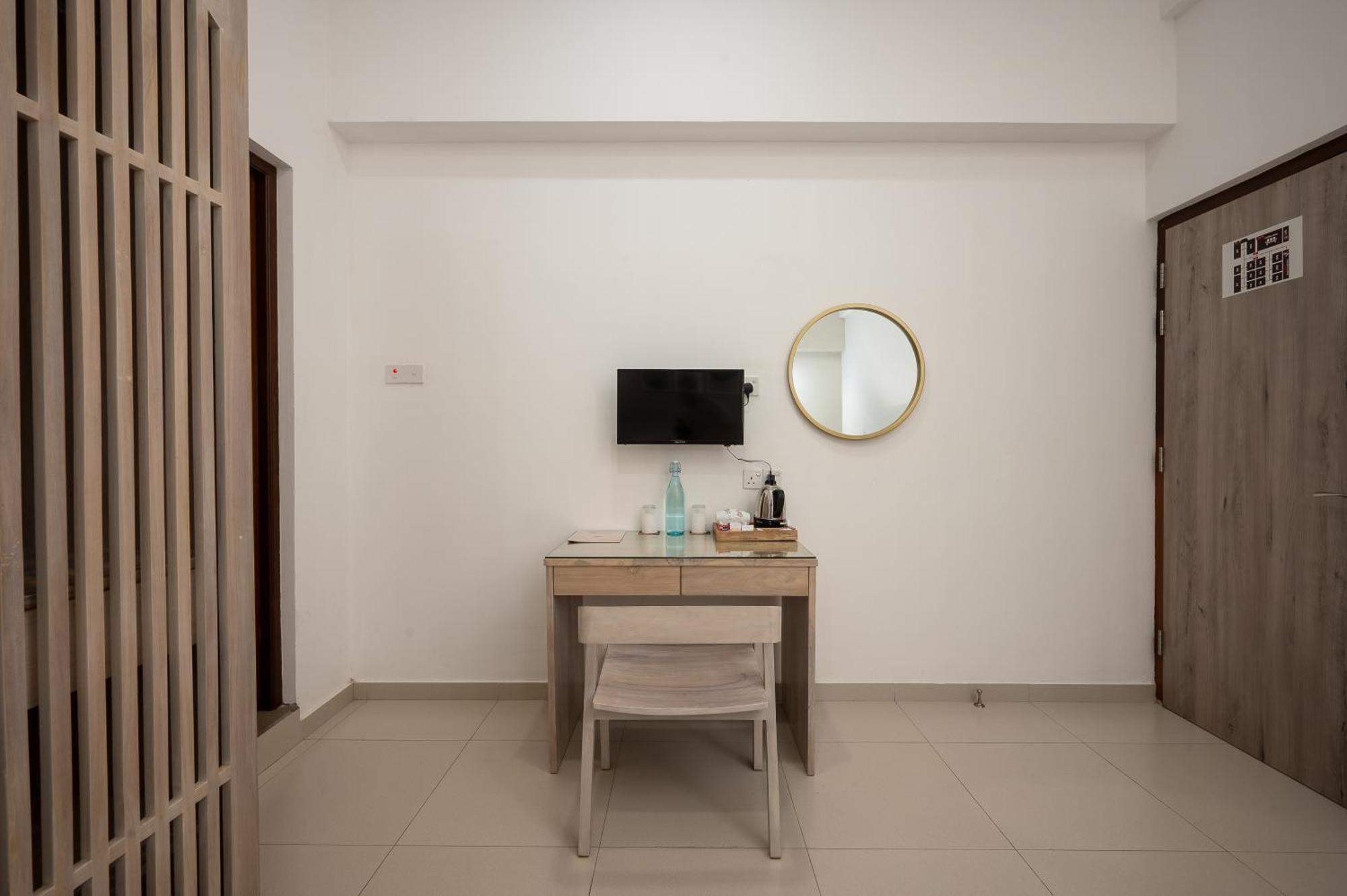Hotel Oviya Vavuniya Exterior photo